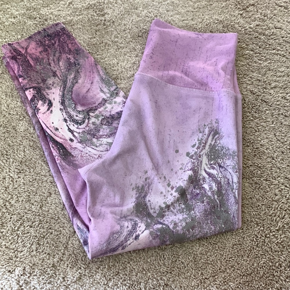 NWOT Size Small Evolution & Creation Lavender Marble Crop High Waisted Leggings